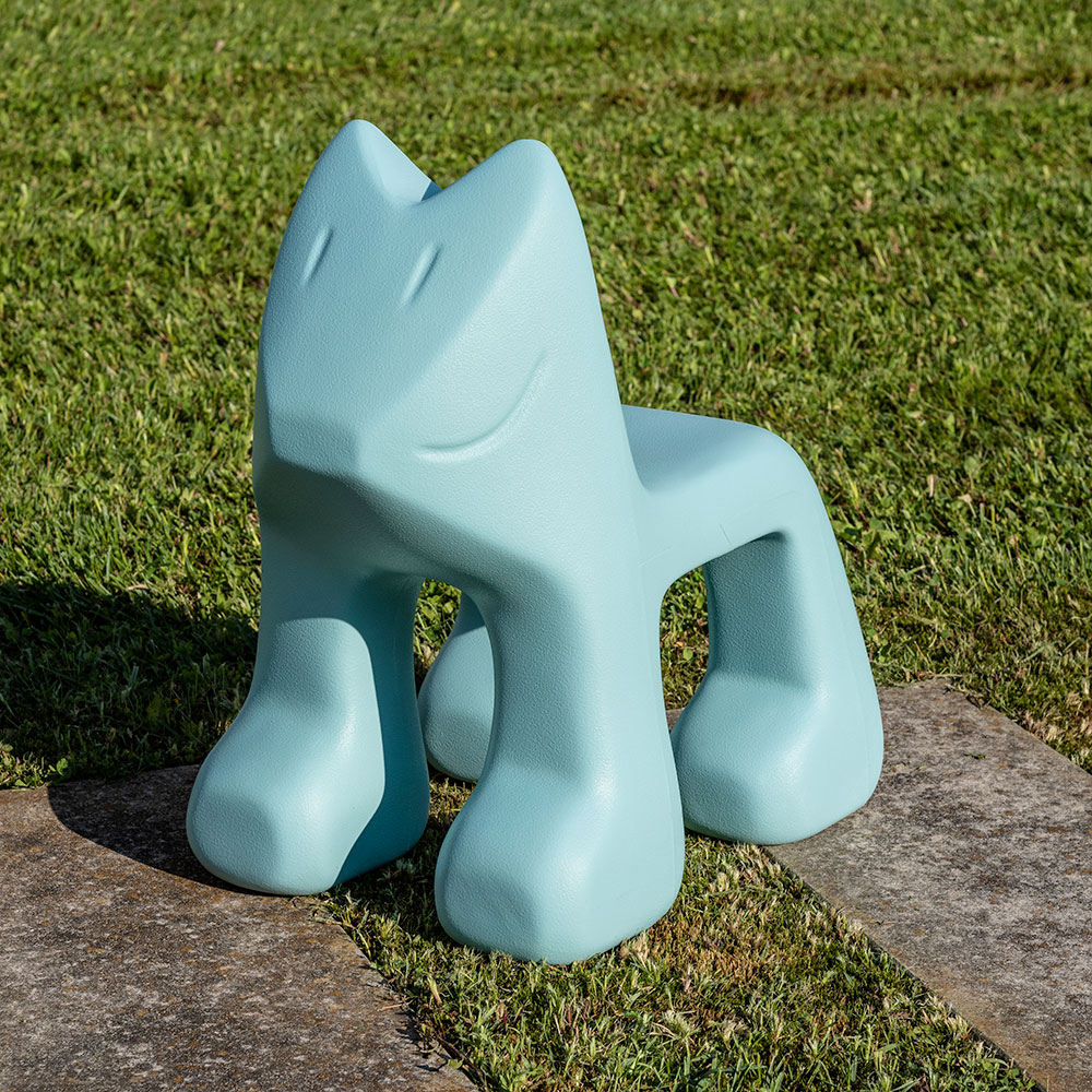 Magis_kids_julian_children_chair_ambient_mono_MT20_turquoise_outdoor_02_hr