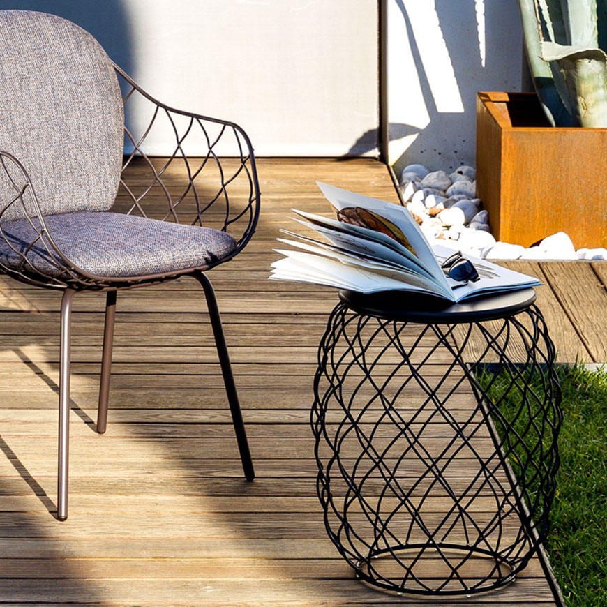 Magis_piña_chair_ambient_multi_SD1842_brown_polyhedra_1119_outdoor_01